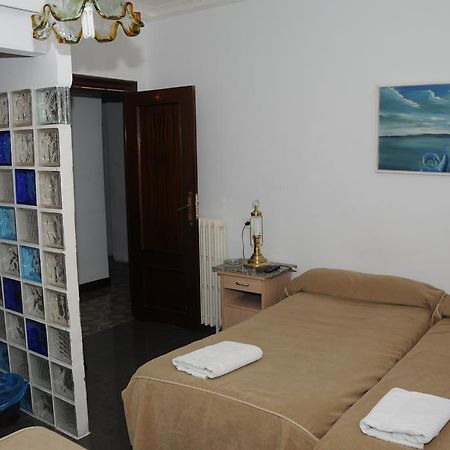 Pension Iglesias Zaragoza Buitenkant foto